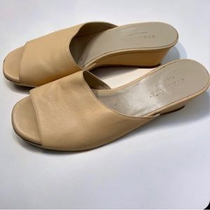 Vintage 80s Everlane Italian leather size 8.5 Vintage yellow Cream low heel shoe